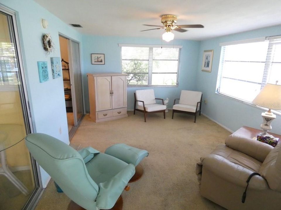 For Sale: $219,900 (2 beds, 2 baths, 1399 Square Feet)