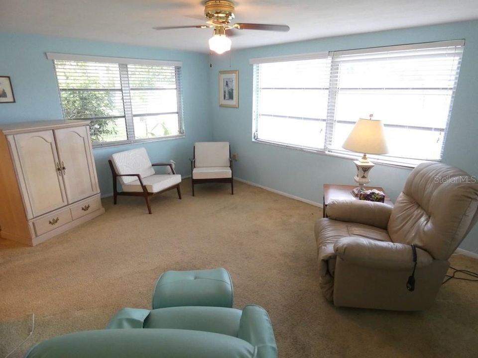 For Sale: $219,900 (2 beds, 2 baths, 1399 Square Feet)