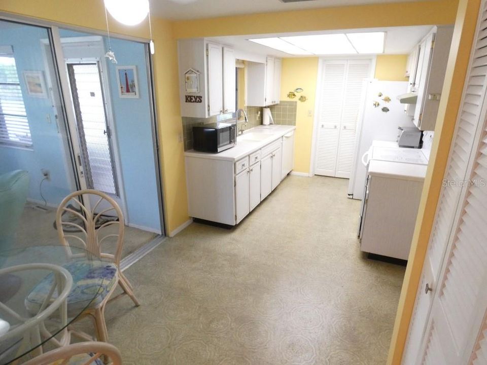 For Sale: $219,900 (2 beds, 2 baths, 1399 Square Feet)