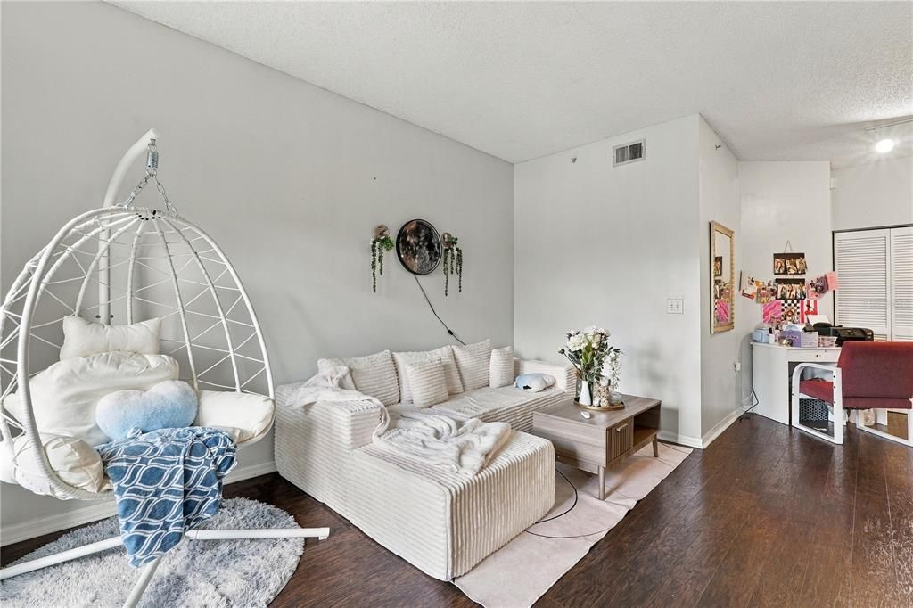 En Venta: $237,000 (2 camas, 2 baños, 999 Pies cuadrados)