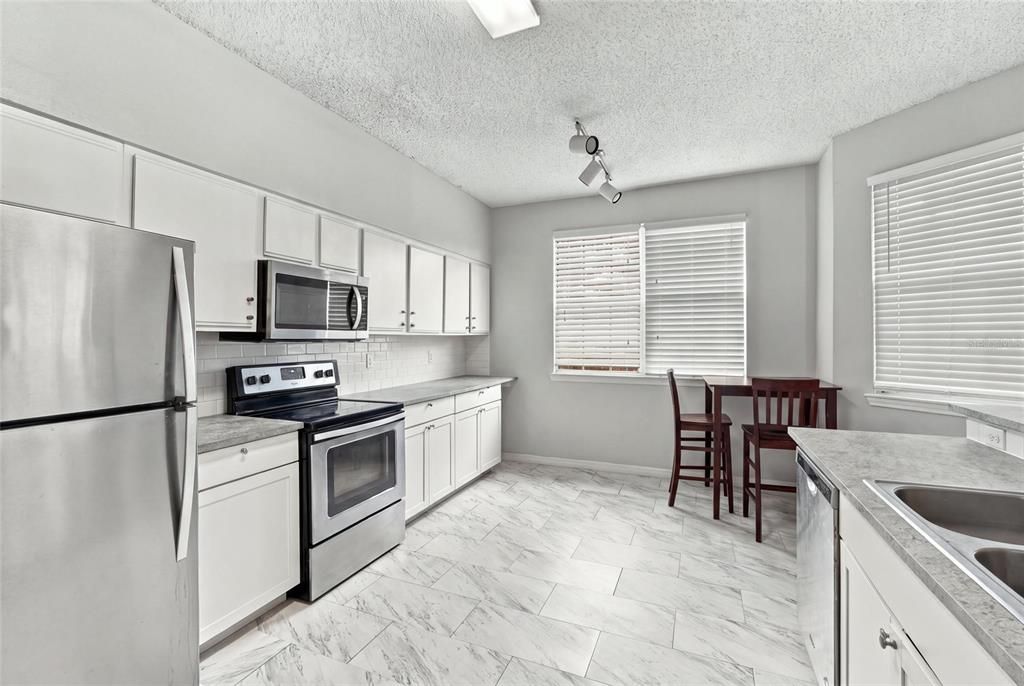 En Venta: $237,000 (2 camas, 2 baños, 999 Pies cuadrados)