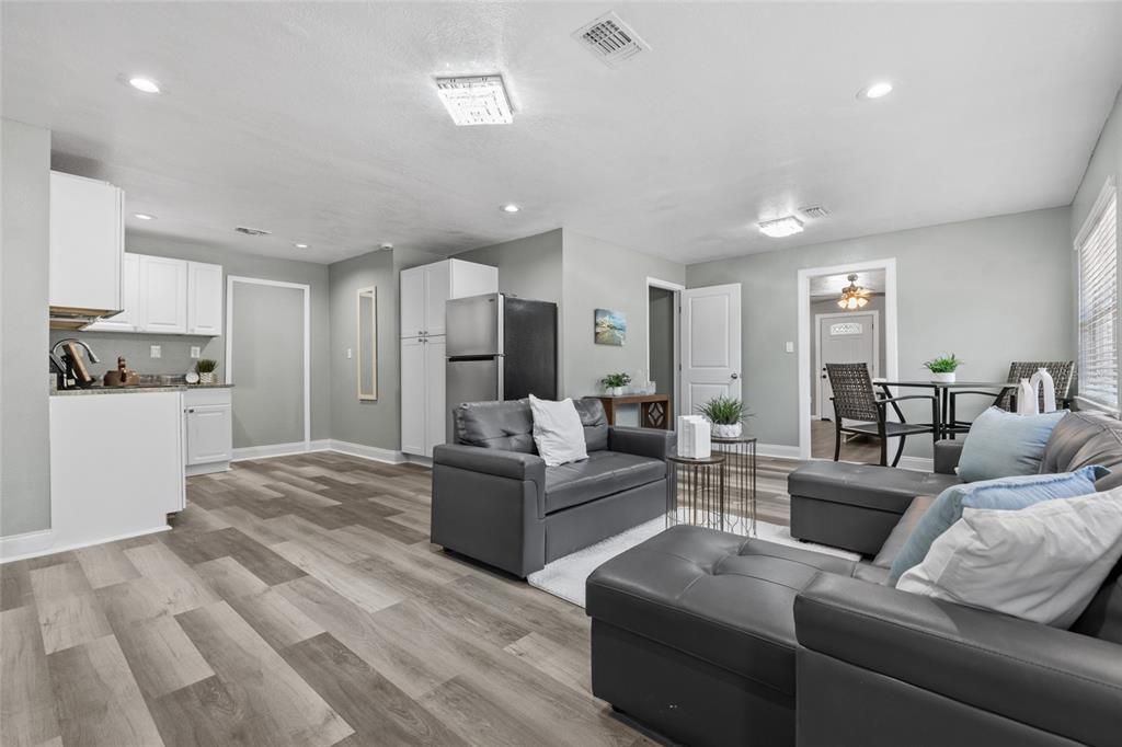 For Sale: $449,900 (4 beds, 3 baths, 2034 Square Feet)
