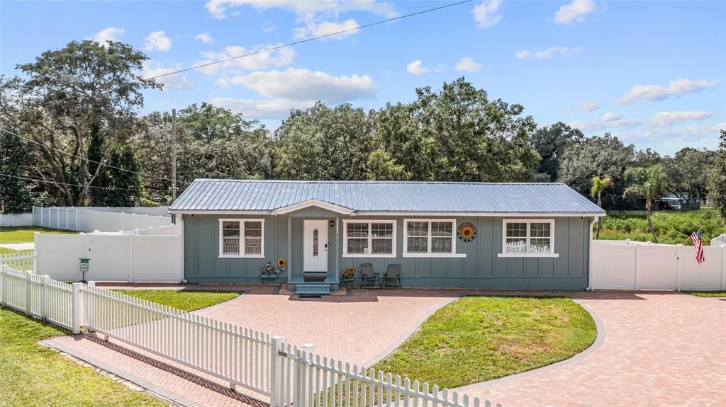 For Sale: $449,900 (4 beds, 3 baths, 2034 Square Feet)