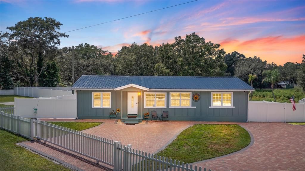 For Sale: $449,900 (4 beds, 3 baths, 2034 Square Feet)