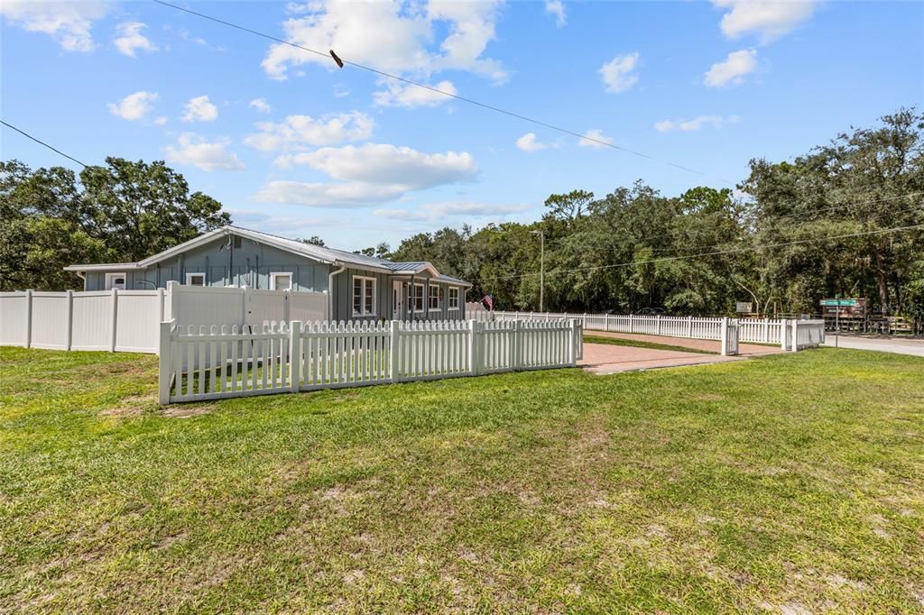 For Sale: $449,900 (4 beds, 3 baths, 2034 Square Feet)