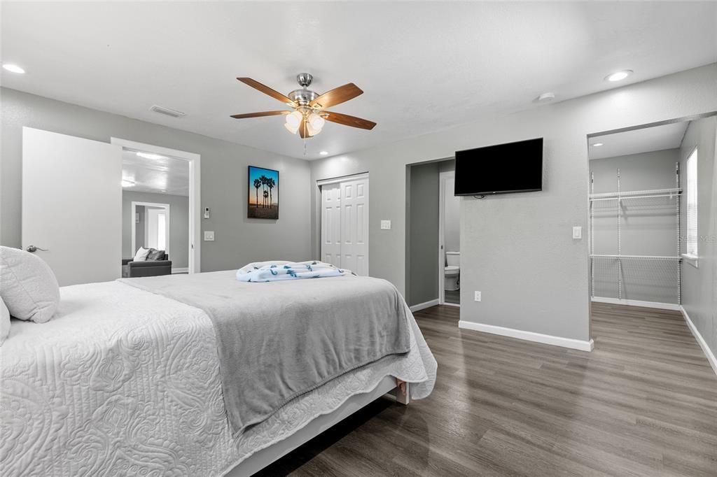 For Sale: $449,900 (4 beds, 3 baths, 2034 Square Feet)