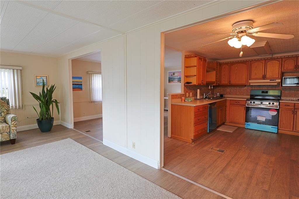 For Sale: $135,000 (2 beds, 2 baths, 1080 Square Feet)
