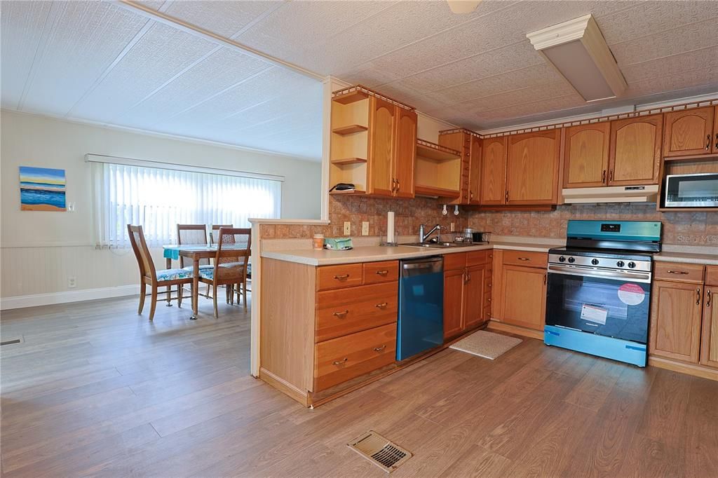 For Sale: $135,000 (2 beds, 2 baths, 1080 Square Feet)
