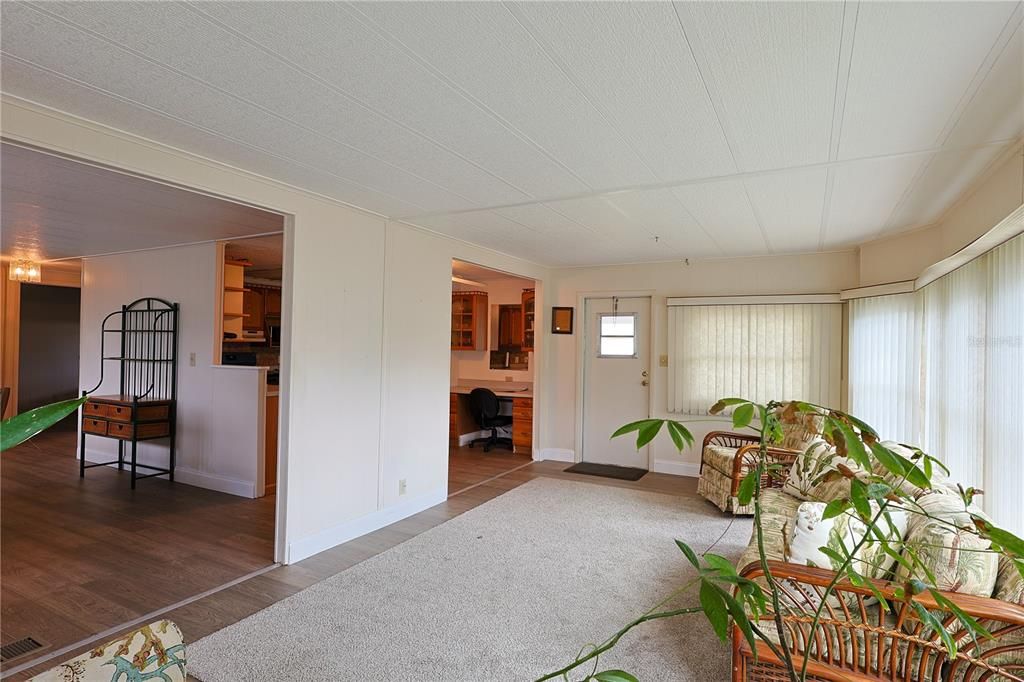 For Sale: $135,000 (2 beds, 2 baths, 1080 Square Feet)