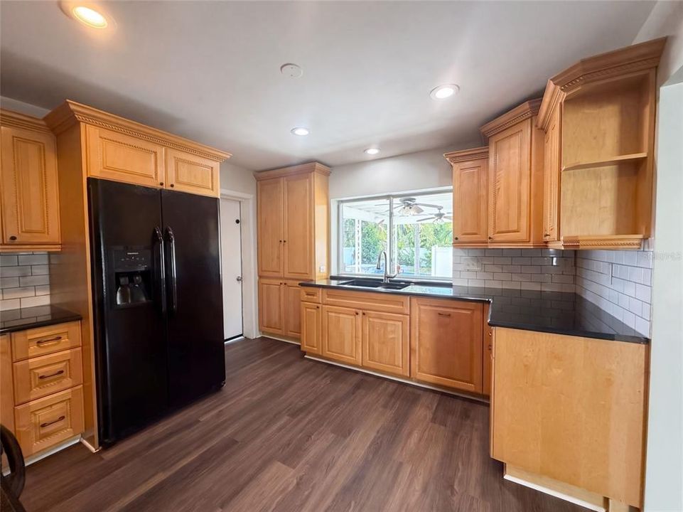 For Sale: $490,000 (3 beds, 2 baths, 1697 Square Feet)