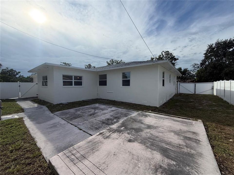 For Sale: $490,000 (3 beds, 2 baths, 1697 Square Feet)