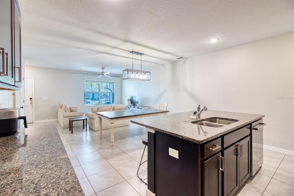 En Venta: $300,000 (3 camas, 2 baños, 1548 Pies cuadrados)