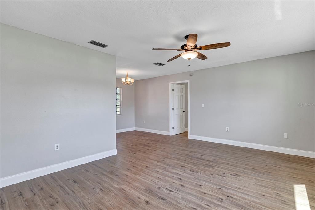 For Sale: $232,500 (3 beds, 2 baths, 1229 Square Feet)