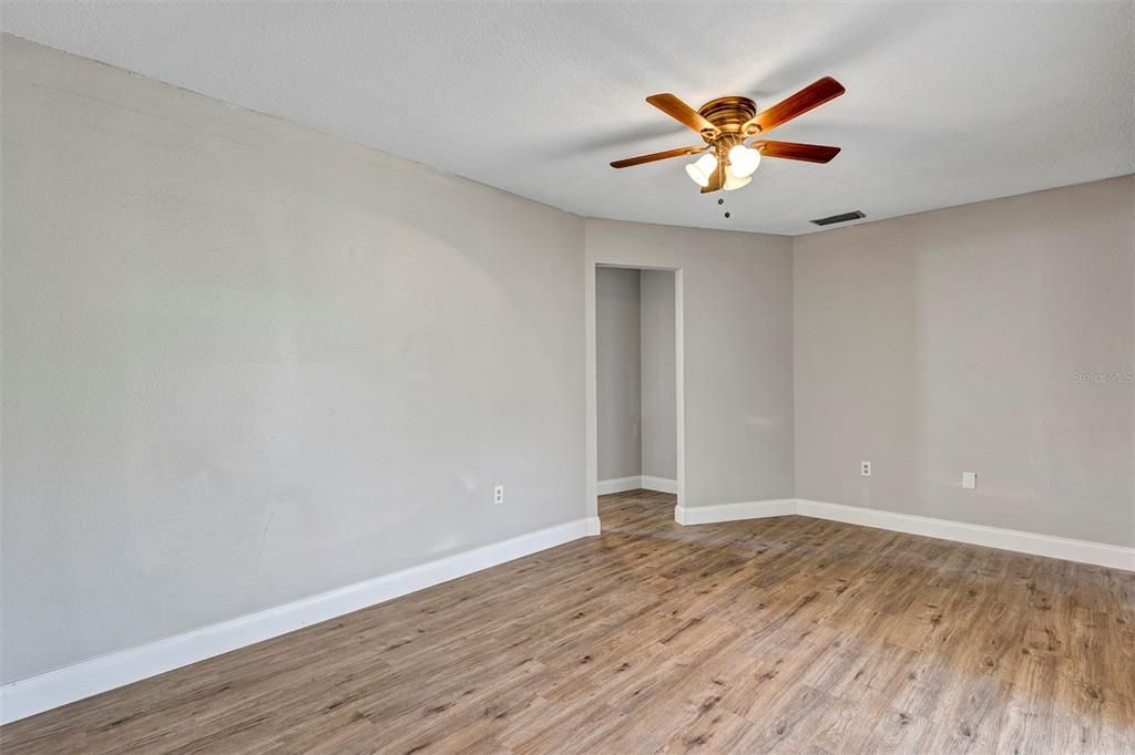 For Sale: $232,500 (3 beds, 2 baths, 1229 Square Feet)