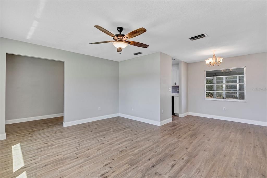 For Sale: $232,500 (3 beds, 2 baths, 1229 Square Feet)