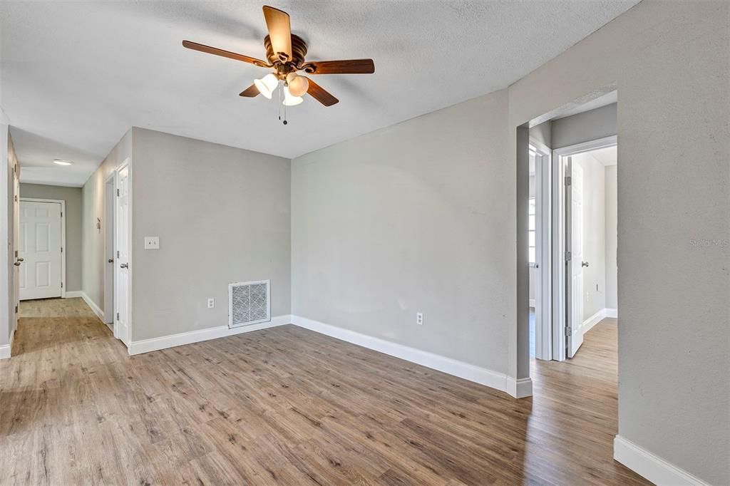 For Sale: $232,500 (3 beds, 2 baths, 1229 Square Feet)