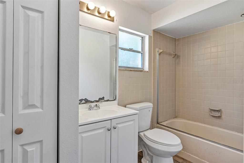 For Sale: $232,500 (3 beds, 2 baths, 1229 Square Feet)