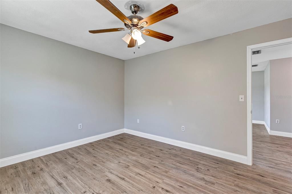 For Sale: $232,500 (3 beds, 2 baths, 1229 Square Feet)