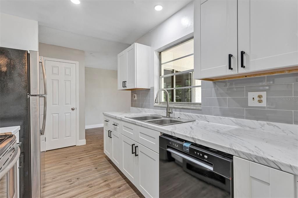 For Sale: $232,500 (3 beds, 2 baths, 1229 Square Feet)