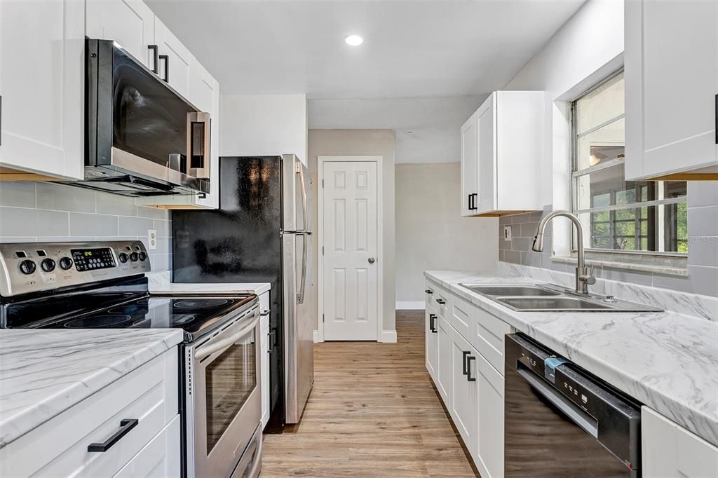 For Sale: $232,500 (3 beds, 2 baths, 1229 Square Feet)