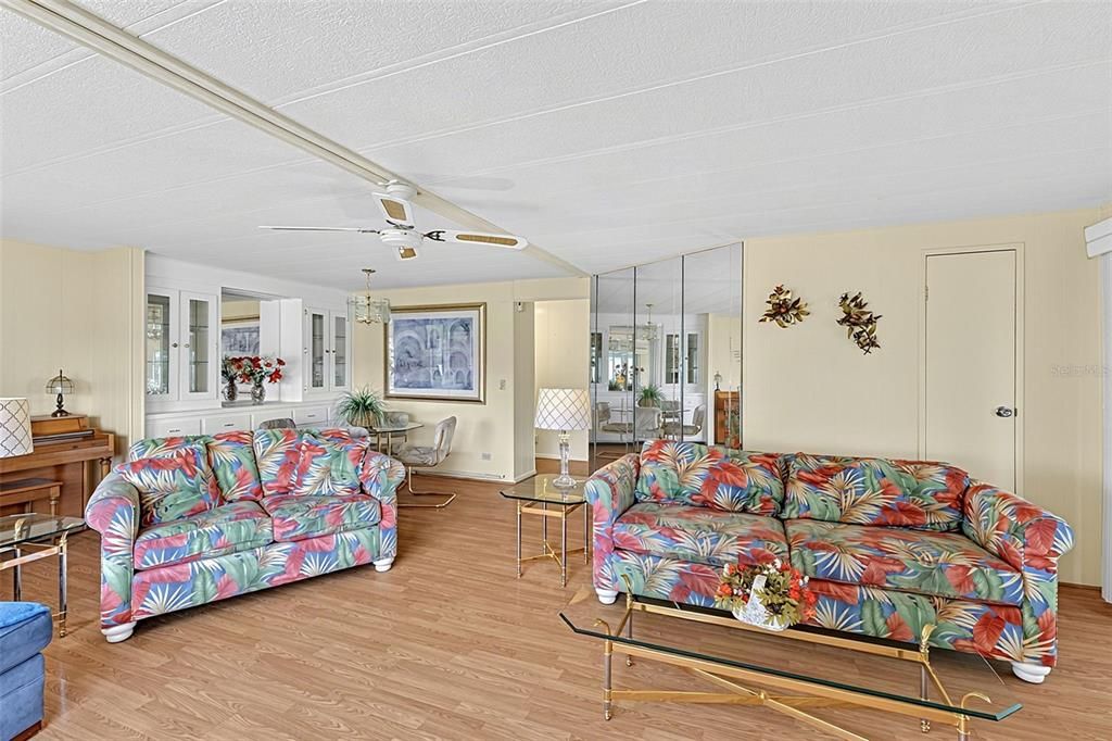 Active With Contract: $135,000 (2 beds, 2 baths, 1368 Square Feet)