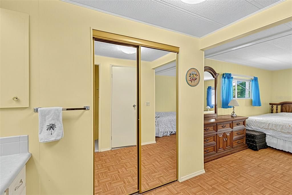 Active With Contract: $135,000 (2 beds, 2 baths, 1368 Square Feet)