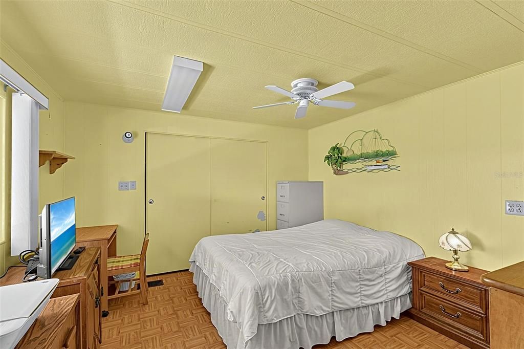 Active With Contract: $135,000 (2 beds, 2 baths, 1368 Square Feet)