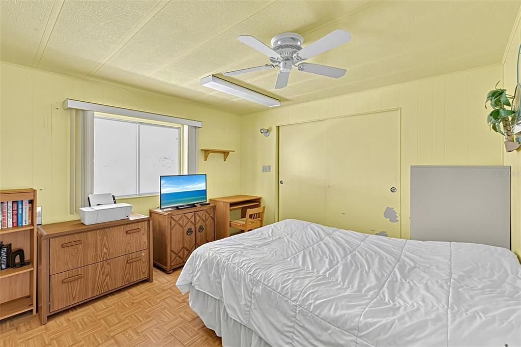 Active With Contract: $135,000 (2 beds, 2 baths, 1368 Square Feet)