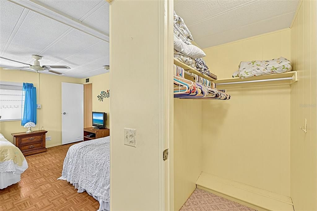 Active With Contract: $135,000 (2 beds, 2 baths, 1368 Square Feet)