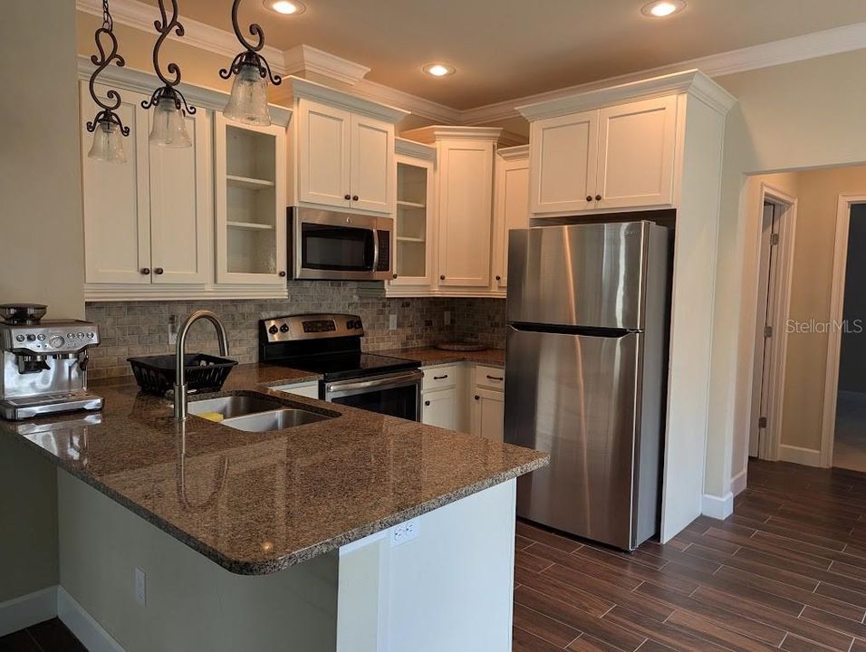 For Rent: $2,300 (3 beds, 2 baths, 1431 Square Feet)