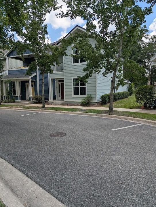For Rent: $2,300 (3 beds, 2 baths, 1431 Square Feet)