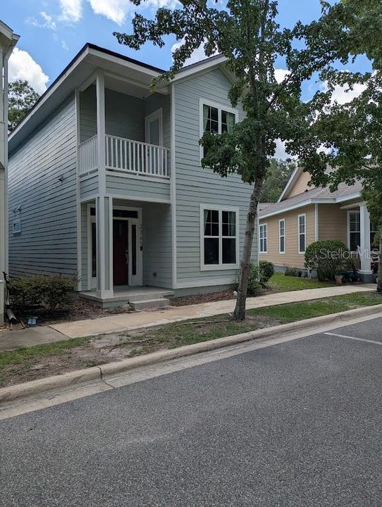 For Rent: $2,300 (3 beds, 2 baths, 1431 Square Feet)