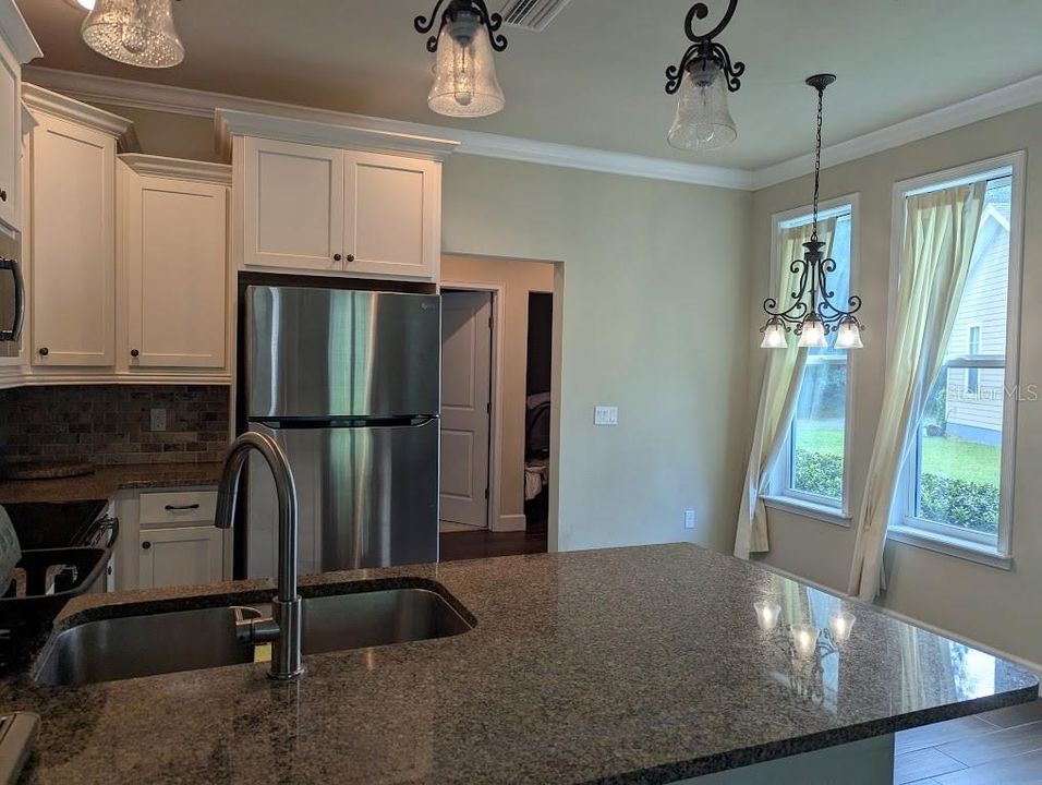 For Rent: $2,300 (3 beds, 2 baths, 1431 Square Feet)
