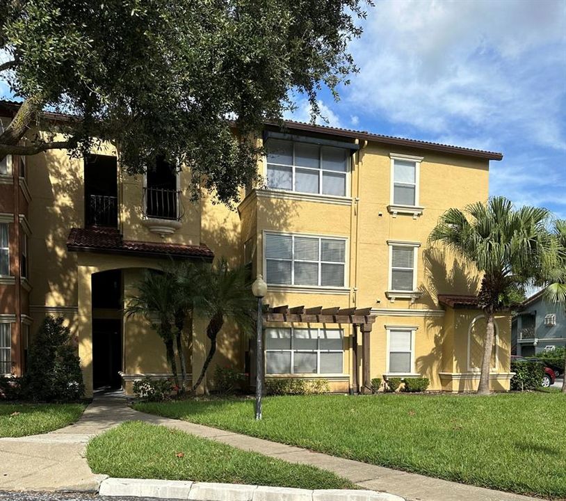 For Rent: $1,650 (2 beds, 2 baths, 988 Square Feet)