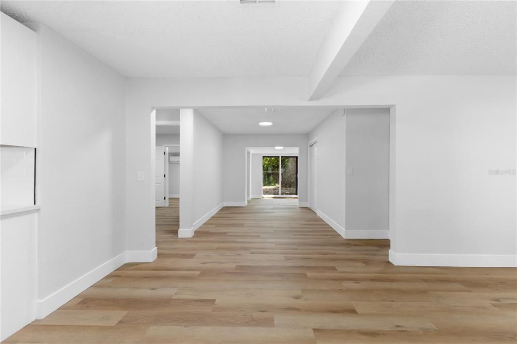 На продажу: $384,900 (4 спален, 2 ванн, 1748 Квадратных фут)