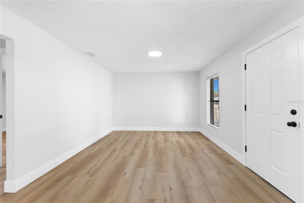 На продажу: $384,900 (4 спален, 2 ванн, 1748 Квадратных фут)