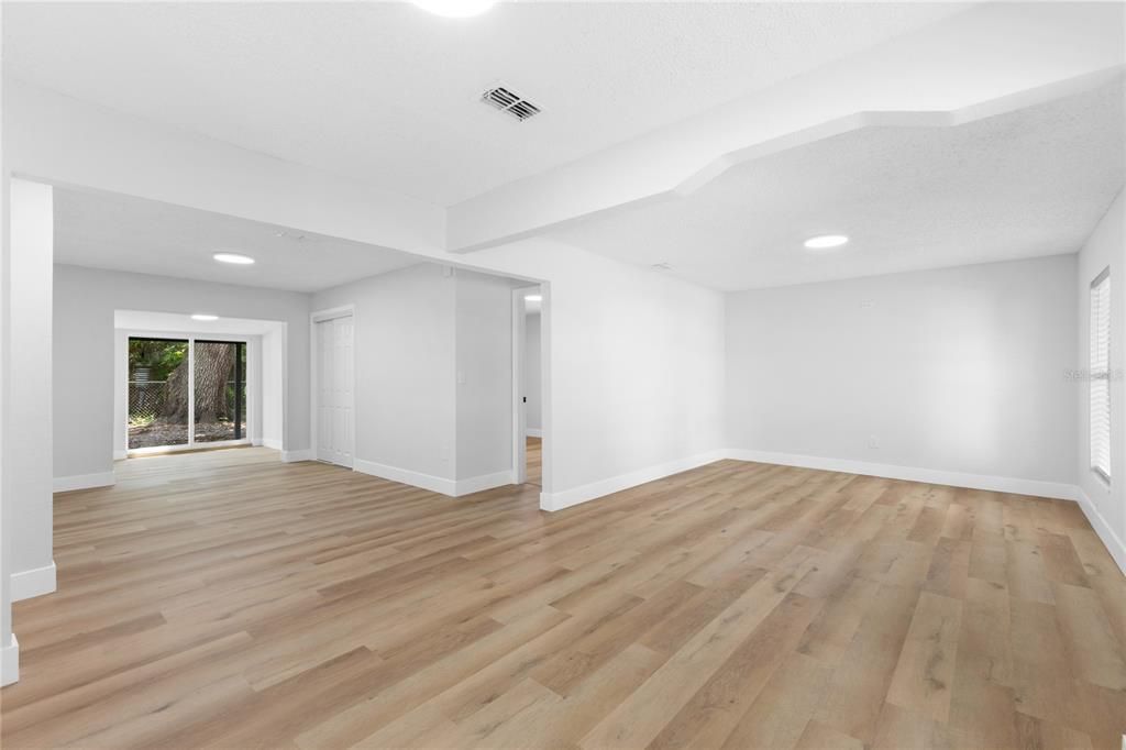 На продажу: $384,900 (4 спален, 2 ванн, 1748 Квадратных фут)
