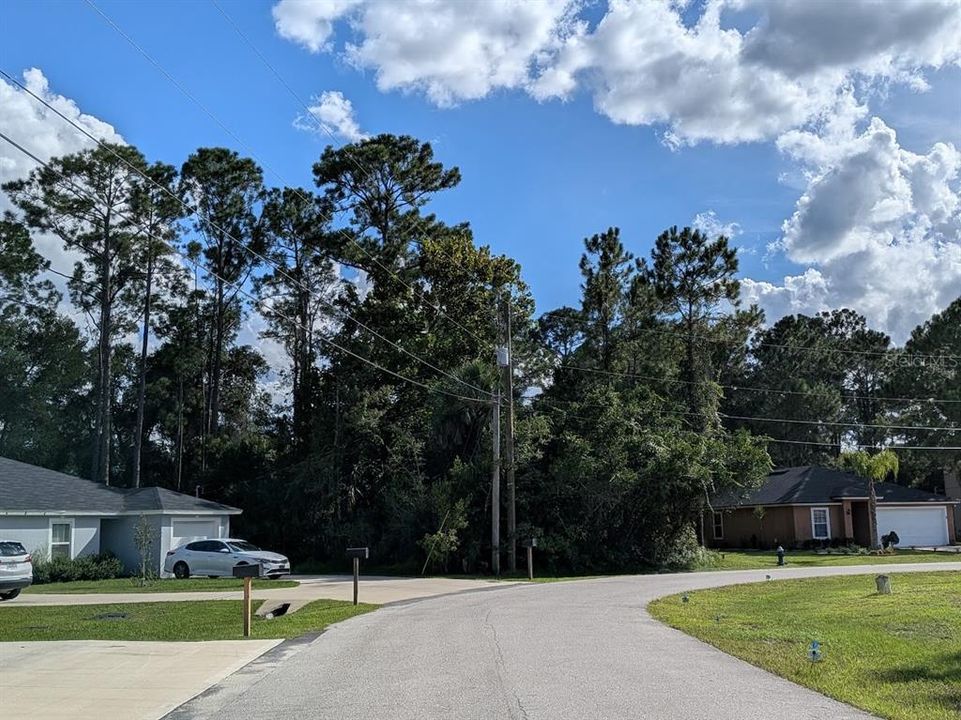 На продажу: $80,000 (0.25 acres)