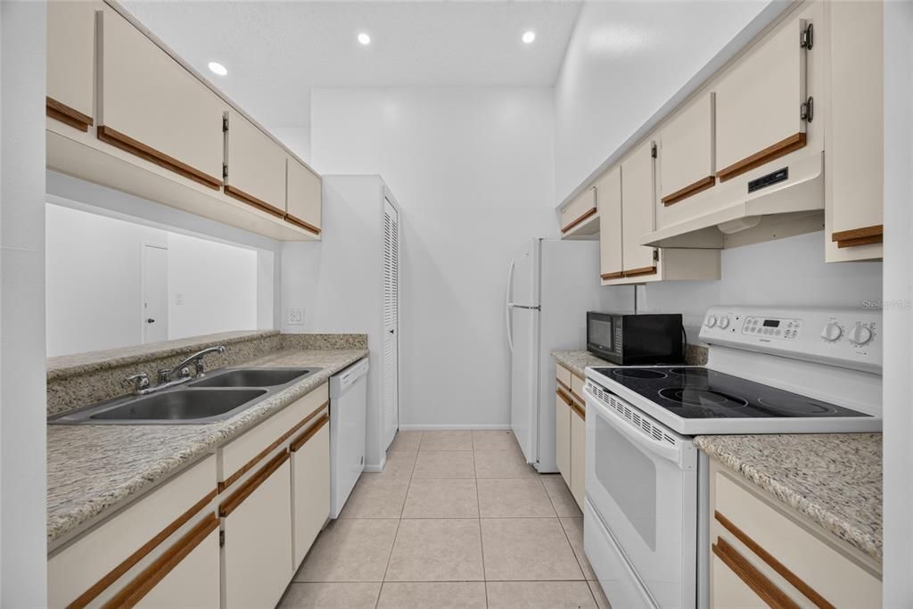 В аренду: $1,795 (2 спален, 2 ванн, 1152 Квадратных фут)