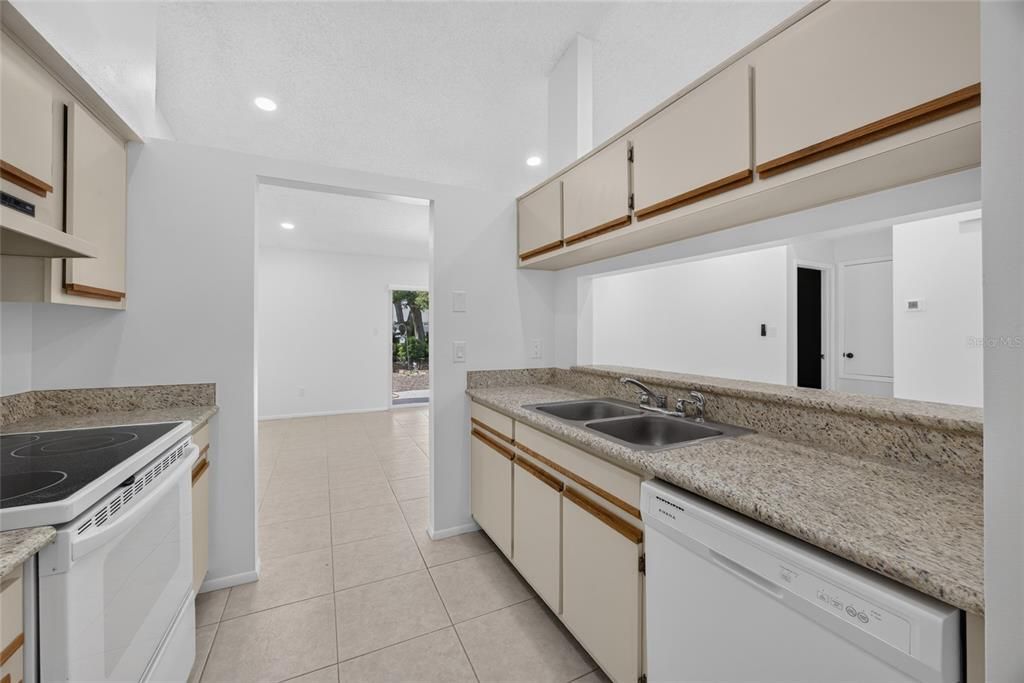 В аренду: $1,795 (2 спален, 2 ванн, 1152 Квадратных фут)