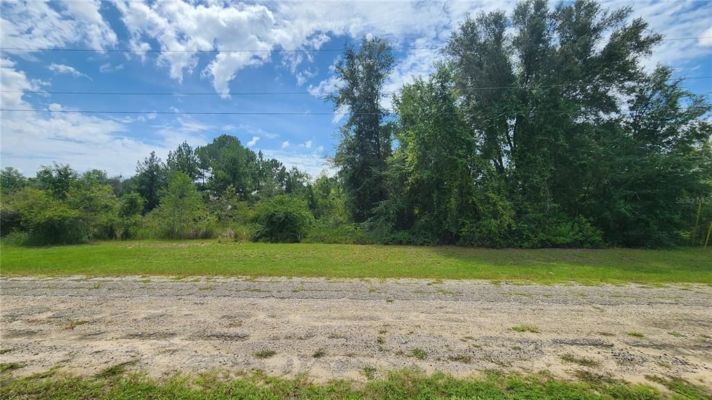 合同活跃: $18,000 (0.40 acres)