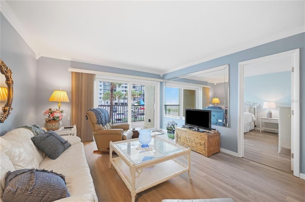 For Sale: $695,000 (2 beds, 2 baths, 1110 Square Feet)