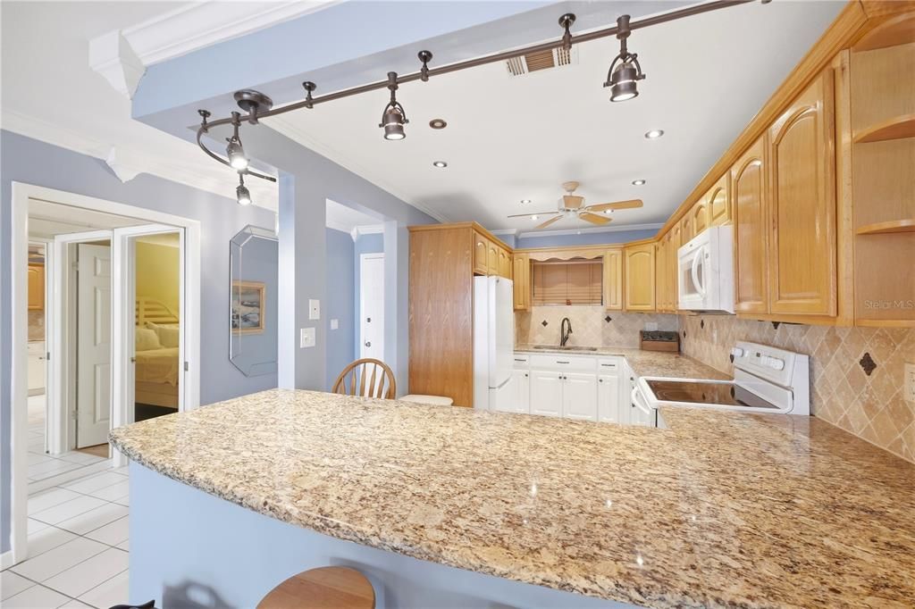 For Sale: $695,000 (2 beds, 2 baths, 1110 Square Feet)