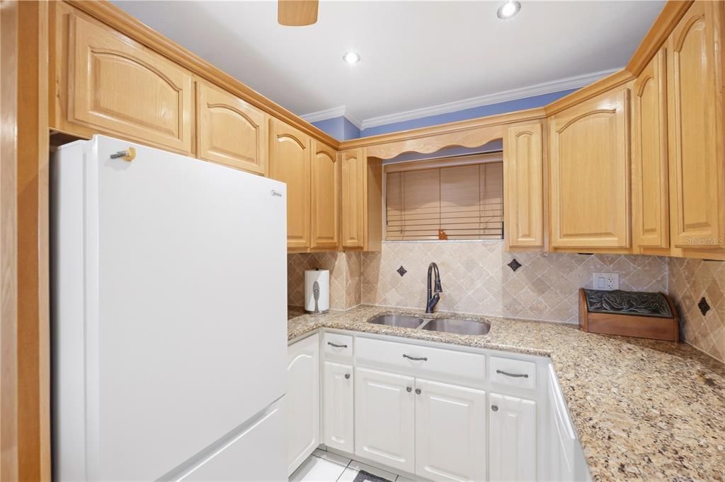 For Sale: $695,000 (2 beds, 2 baths, 1110 Square Feet)
