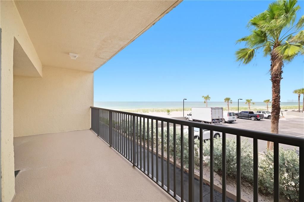 For Sale: $695,000 (2 beds, 2 baths, 1110 Square Feet)