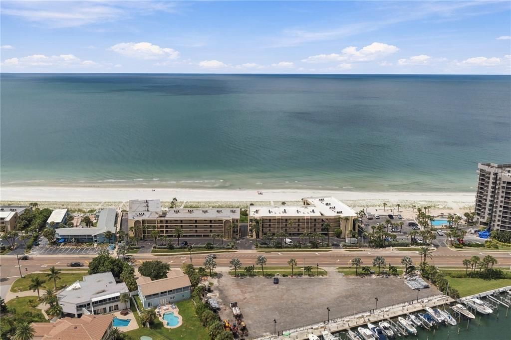 For Sale: $695,000 (2 beds, 2 baths, 1110 Square Feet)
