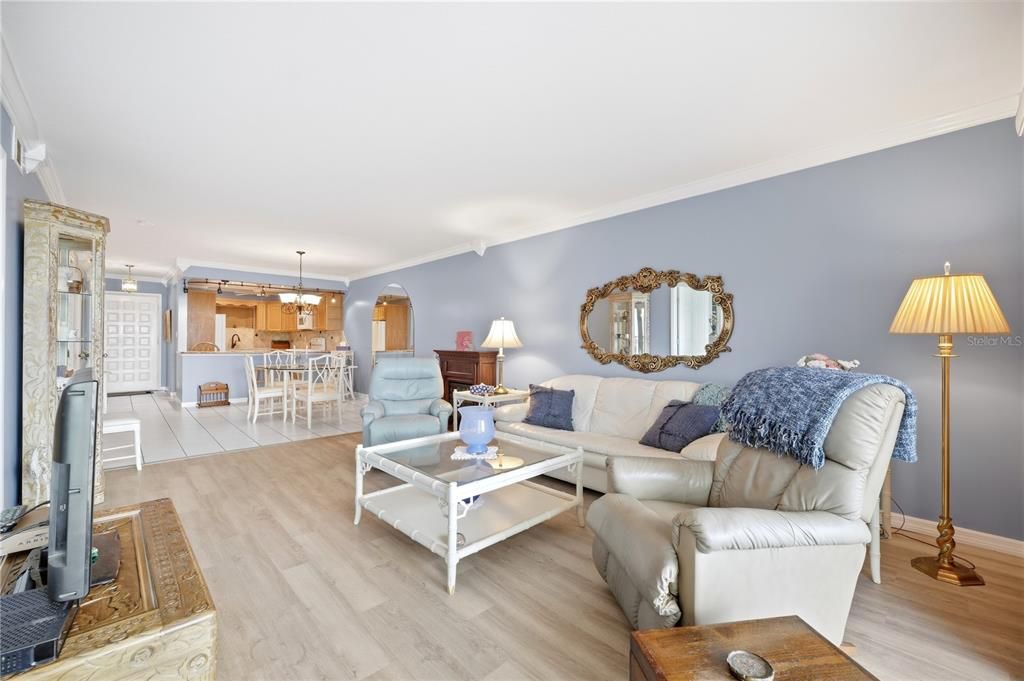 For Sale: $695,000 (2 beds, 2 baths, 1110 Square Feet)