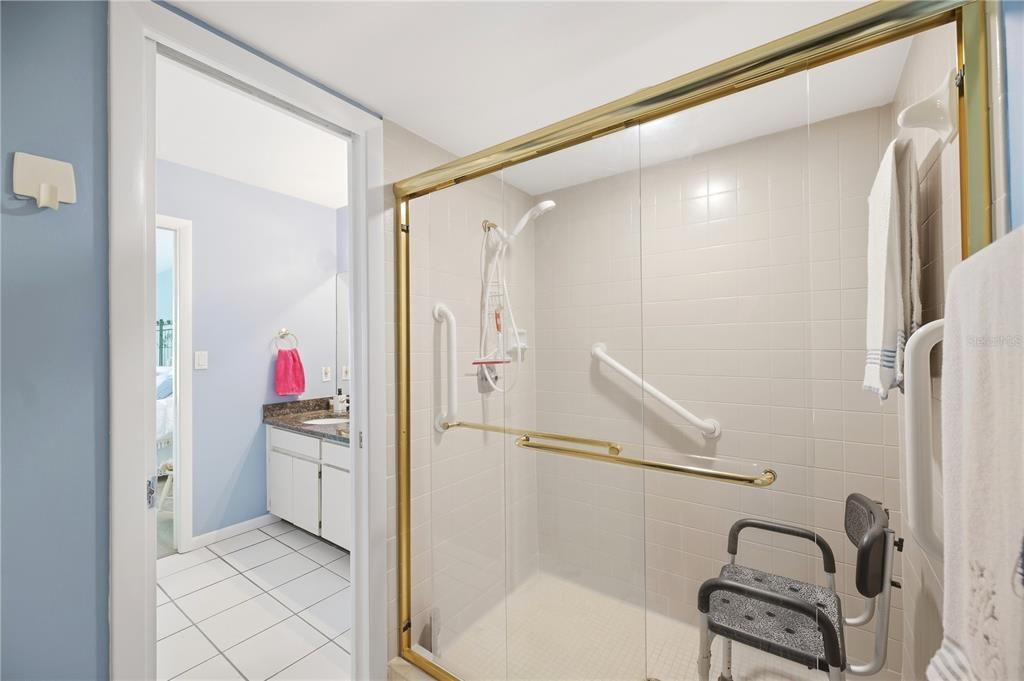 For Sale: $695,000 (2 beds, 2 baths, 1110 Square Feet)