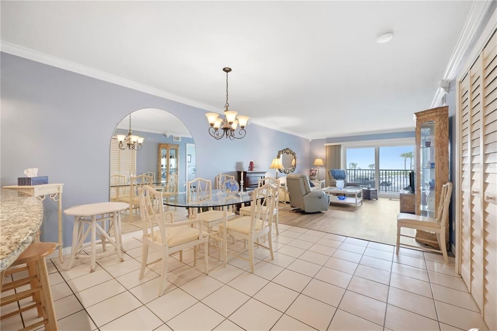 For Sale: $695,000 (2 beds, 2 baths, 1110 Square Feet)