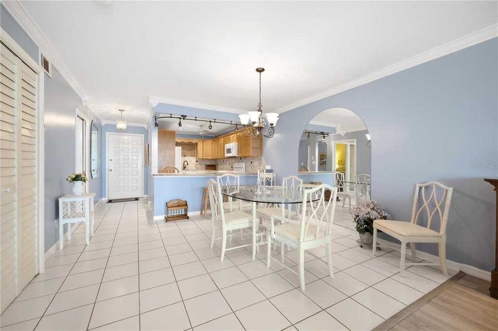For Sale: $695,000 (2 beds, 2 baths, 1110 Square Feet)